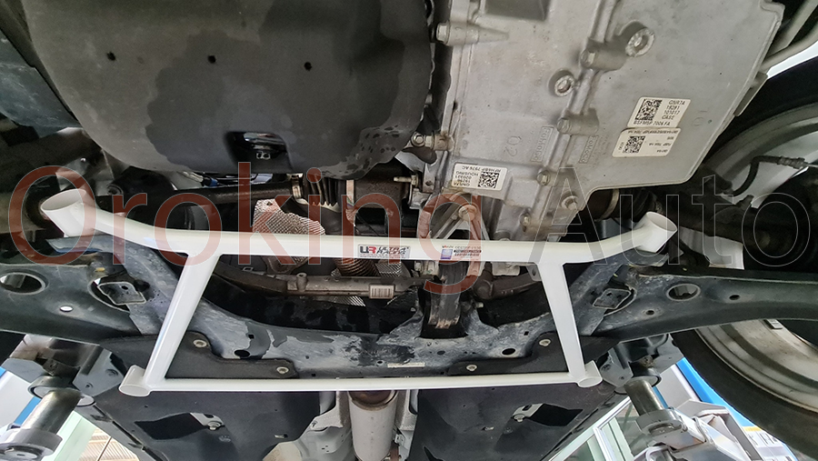 Thanh giằng gầm trước Ford EcoSport 2019 chính hãng Ultra Racing