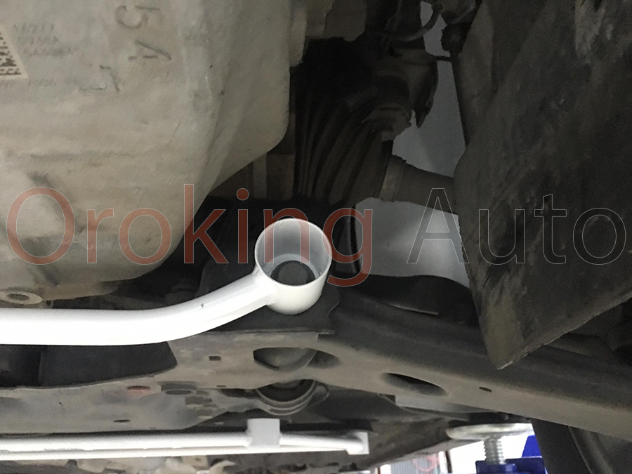 thanh-giang-gam-truoc-ford-focus-chinh-hang-ultra-racing (2)