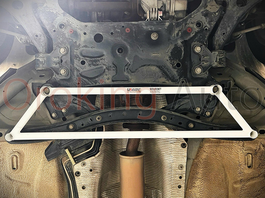 thanh-giang-gam-truoc-ford-focus-chinh-hang-ultra-racing (5)