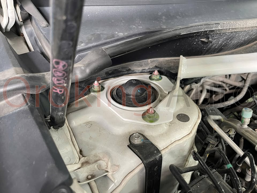 thanh-giang-khoang-may-honda-crv-chinh-hang-ultra-racing (1)