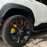 Ốp Heo Dầu Brembo Cho Toyota Corolla Cross