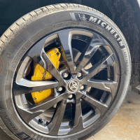 Giá ốp má phanh Brembo Toyota Corolla Cross