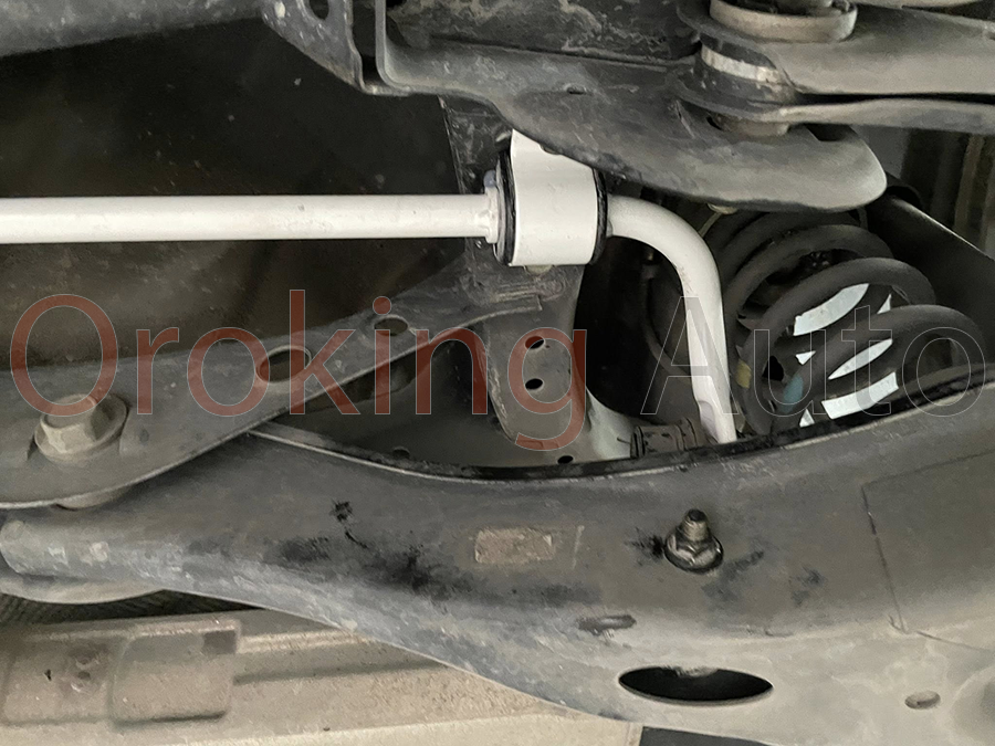 Thanh chống lật sau Hyundai Elantra chính hãng Ultra Racing thiết kế chính xác theo xe