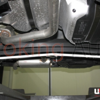 Thanh giằng Ultra Racing giúp cải thiện khả năng ôm cua