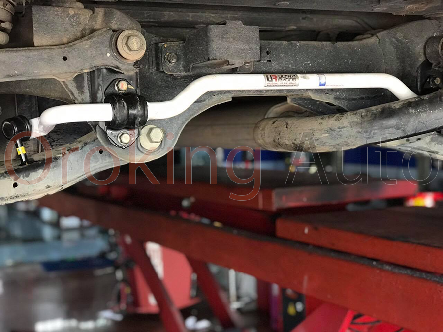 Thanh chống lật sau Hyundai Santafe chính hãng Ultra Racing thiết kế chính xác theo xe