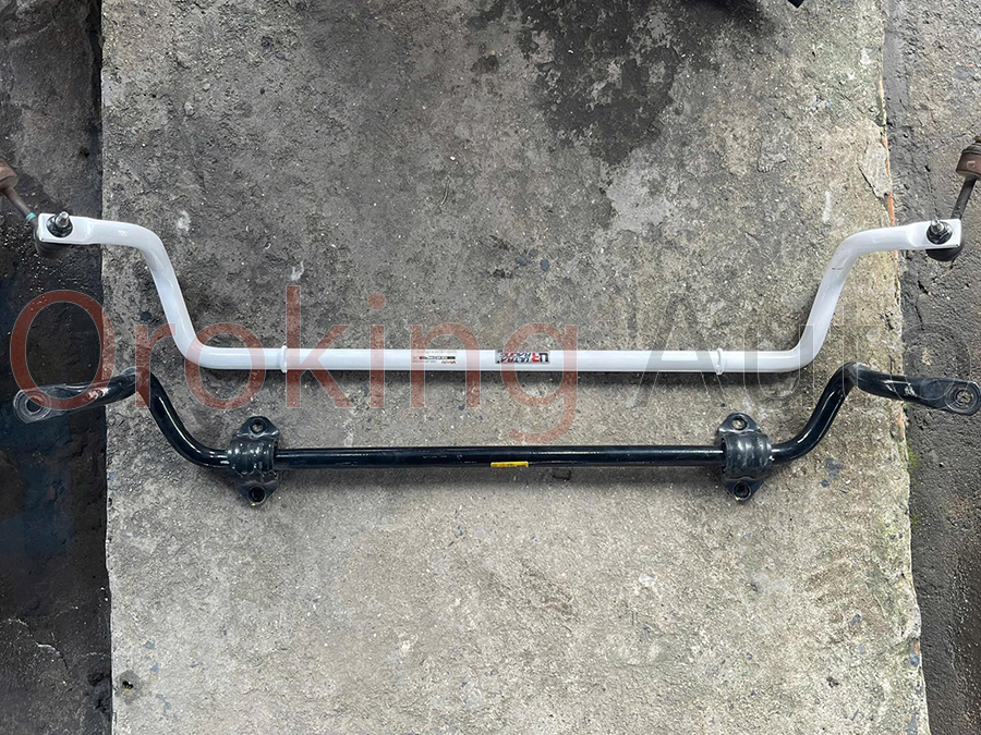 thanh-chong-lat-sau-hyundai-tucson-chinh-hang-ultra-racing (1)