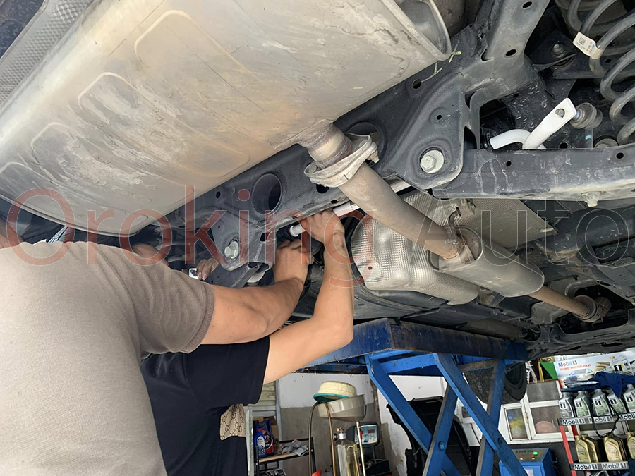 thanh-chong-lat-sau-hyundai-tucson-chinh-hang-ultra-racing (7)