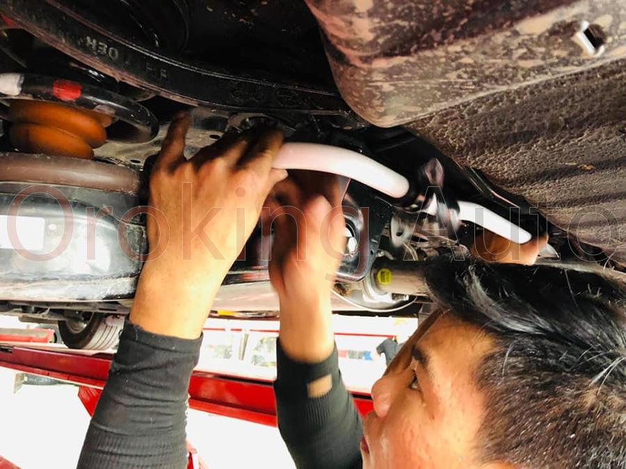 Thanh giằng Ultra Racing giúp cải thiện khả năng ôm cua