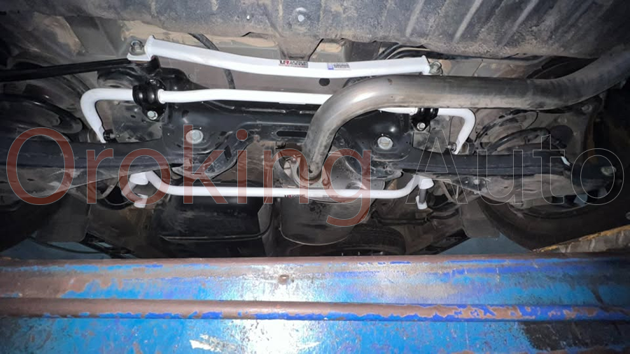 Thanh chống lật sau Kia Sedona chính hãng Ultra Racing thiết kế chính xác theo xe