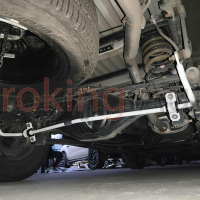 Thanh chống lật sau Nissan Navara chính hãng Ultra Racing giúp cải thiện khả năng ôm cua