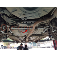 Thanh chống lật sau Toyota Camry chính hãng Ultra Racing