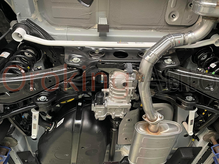 thanh-giang-gam-sau-hyundai-santafe-chinh-hang-ultra-racing (3)