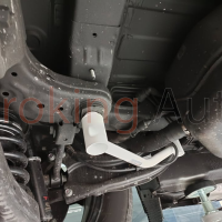 Thanh giằng gầm sau Kia Carnival chính hãng Ultra Racing giúp tăng cường độ cứng và ổn định của khung gầm xe khi di chuyển