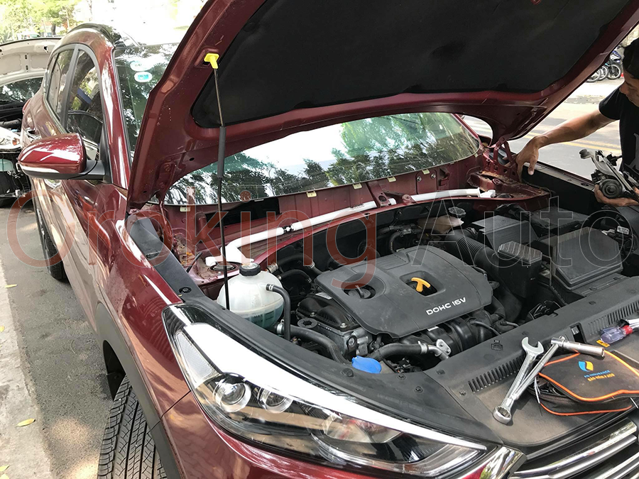 thanh-giang-khoang-may-hyundai-tucson-chinh-hang-ultra-racing (3)