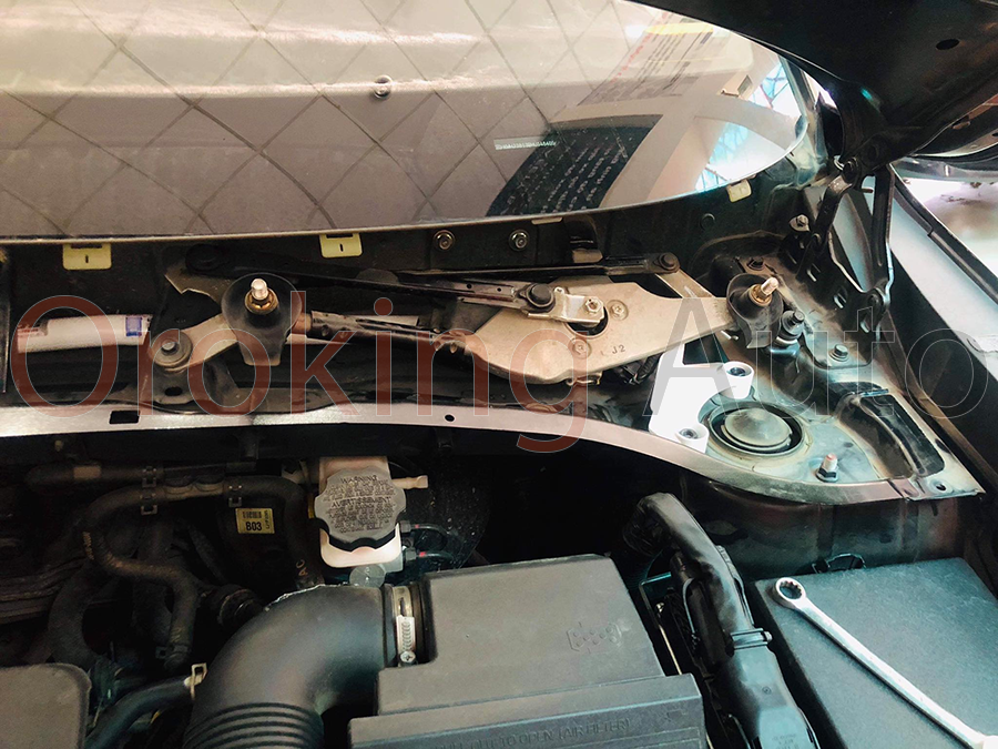 thanh-giang-khoang-may-hyundai-tucson-chinh-hang-ultra-racing (4)