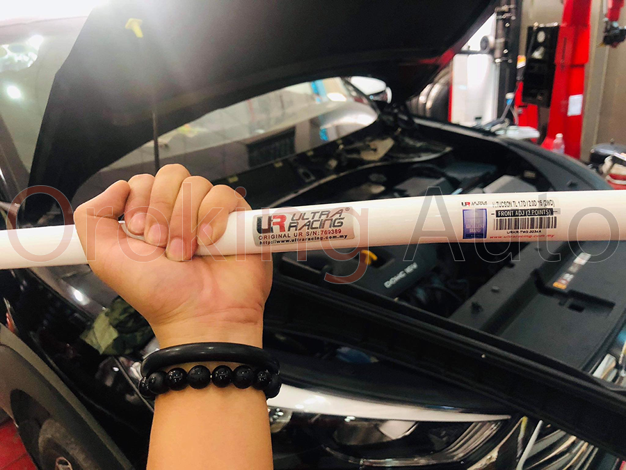 thanh-giang-khoang-may-hyundai-tucson-chinh-hang-ultra-racing (7)