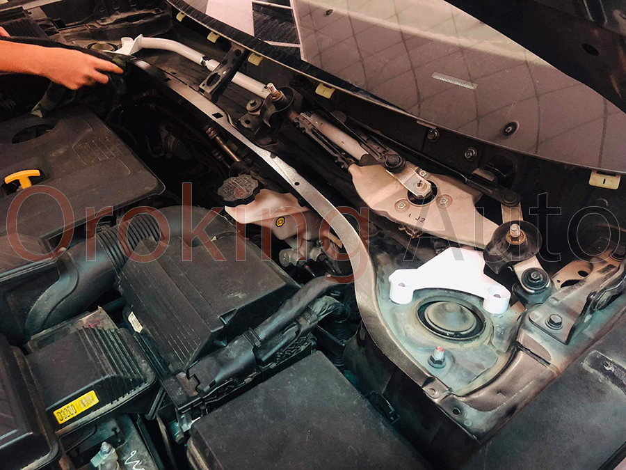 thanh-giang-khoang-may-hyundai-tucson-chinh-hang-ultra-racing (9)