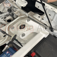 Độ thanh giằng khoang máy Peugeot 2008 chính hãng Ultra Racing