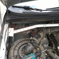 Độ thanh giằng khoang máy Toyota Innova chính hãng Ultra Racing