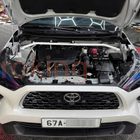 Thanh giằng khoang máy Toyota Yaris chính hãng Ultra Racing