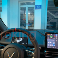 HUD hiển thị kính lái Vinfast Limo Green hiển thị thông tin cảnh báo